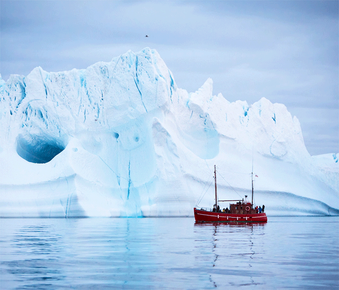 Greenland-Iceberg-Boat