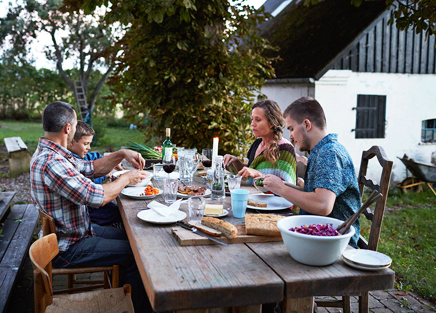 Dinner outside family