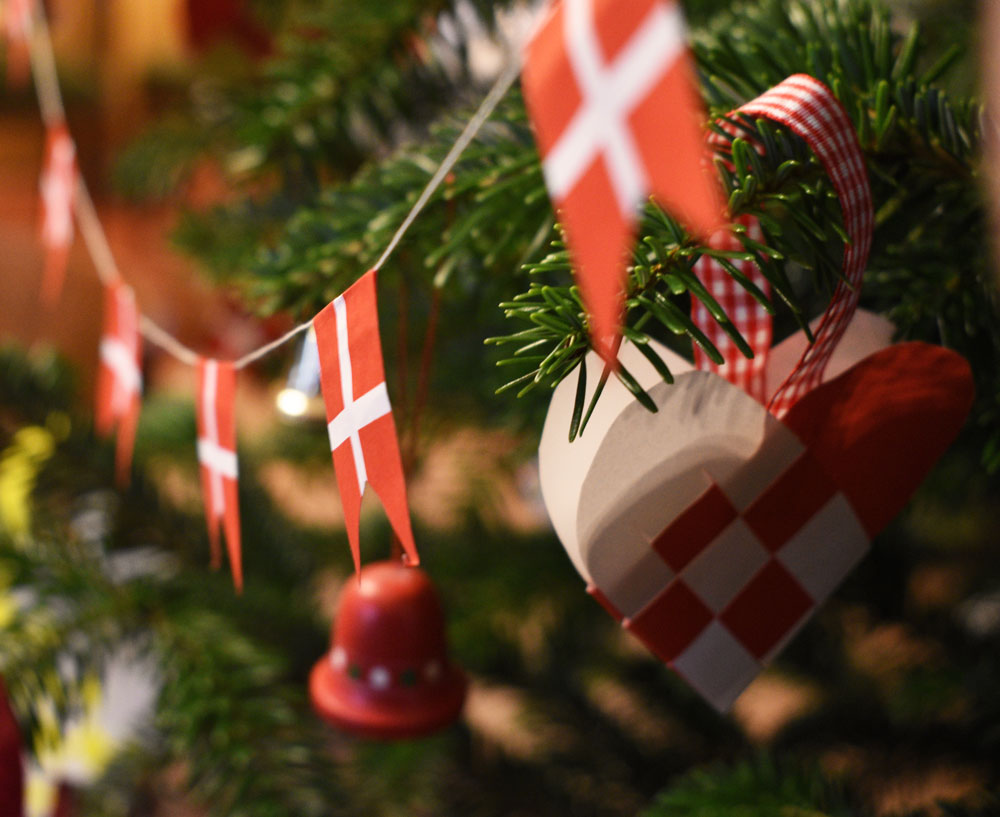 Dannebrog shows up on Christmas trees in Denmark during the First Schleswig War (1848-1850)