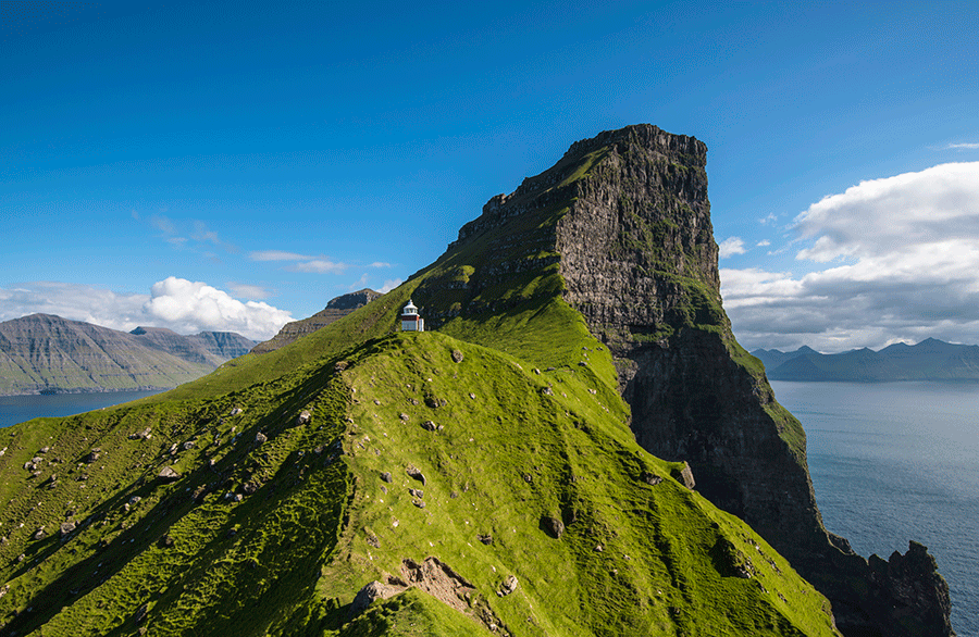 Faroe-Islands-view-mountain cliff